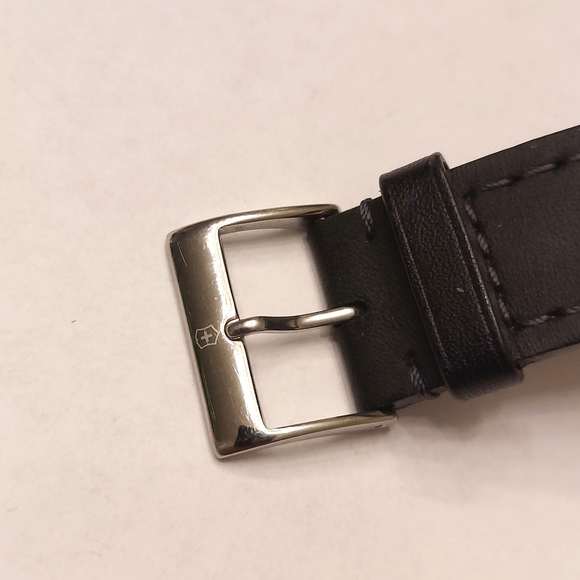 Victorinox Swiss Army Watch - Picture 7 of 15